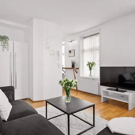 Homerentals L & Convenient - Queen Bed Apartment