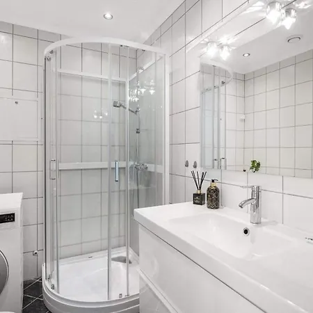 Homerentals L & Convenient - Queen Bed Apartment *