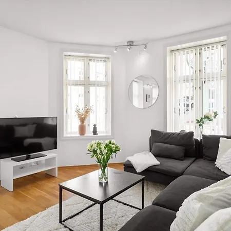 Homerentals L & Convenient - Queen Bed