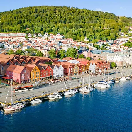 Apartment Homerentals L & Convenient - Queen Bed Bergen